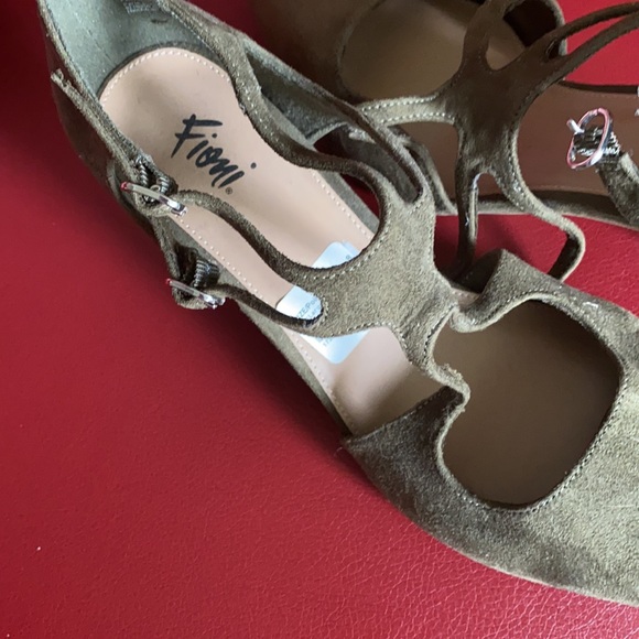 Brushed suede heels - Picture 2 of 5